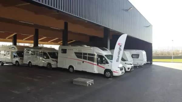 Neue Wohnmobile und Wohnwagen